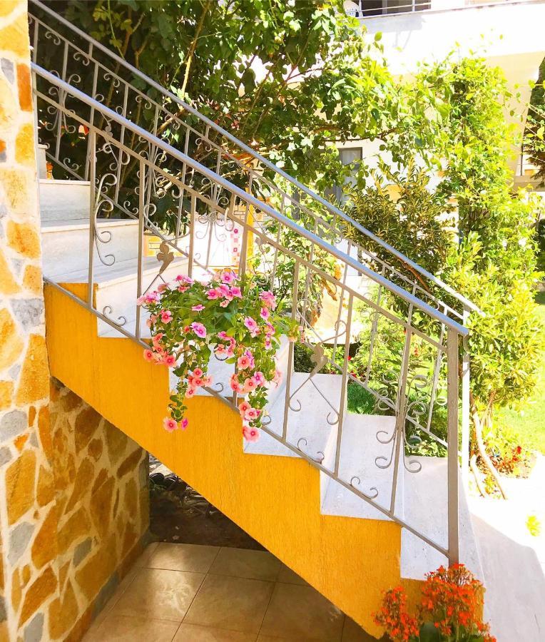 Vila Aliaj Luxury Apartment With 2 Rooms With Private Wonderful Terrace Durrës Buitenkant foto