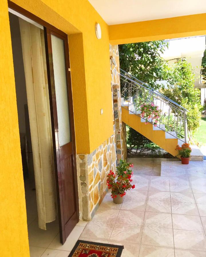 Vila Aliaj Luxury Apartment With 2 Rooms With Private Wonderful Terrace Durrës Buitenkant foto