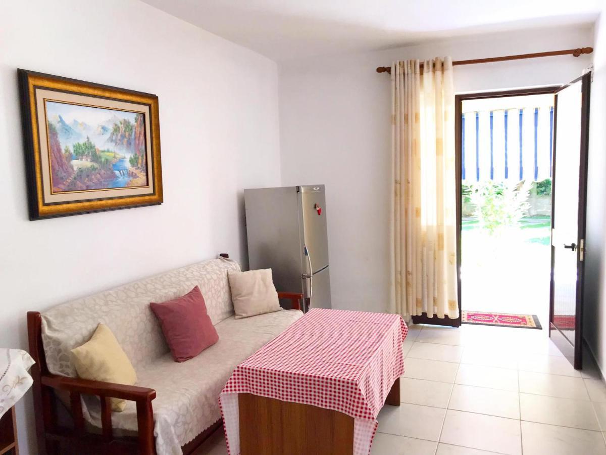 Vila Aliaj Luxury Apartment With 2 Rooms With Private Wonderful Terrace Durrës Buitenkant foto