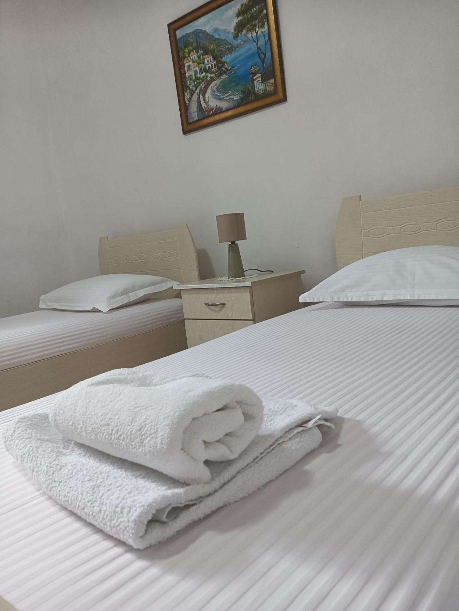Vila Aliaj Luxury Apartment With 2 Rooms With Private Wonderful Terrace Durrës Buitenkant foto