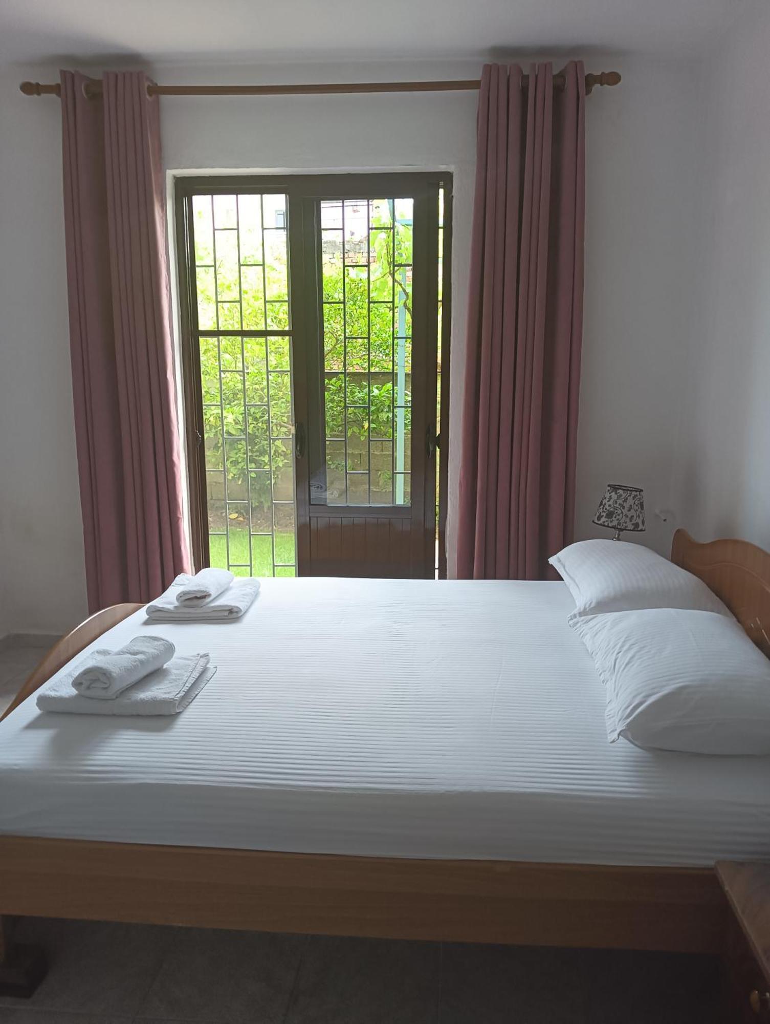 Vila Aliaj Luxury Apartment With 2 Rooms With Private Wonderful Terrace Durrës Buitenkant foto