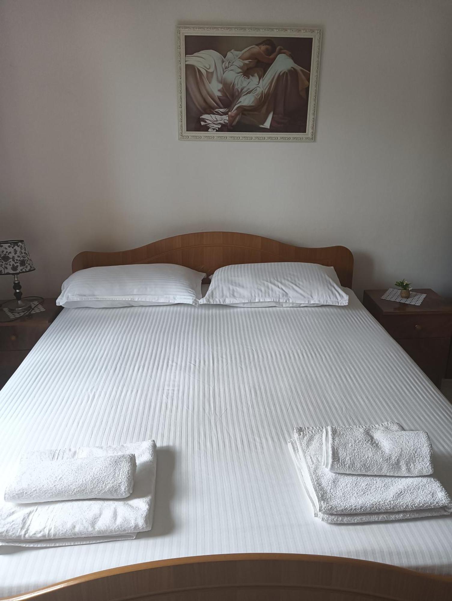 Vila Aliaj Luxury Apartment With 2 Rooms With Private Wonderful Terrace Durrës Buitenkant foto