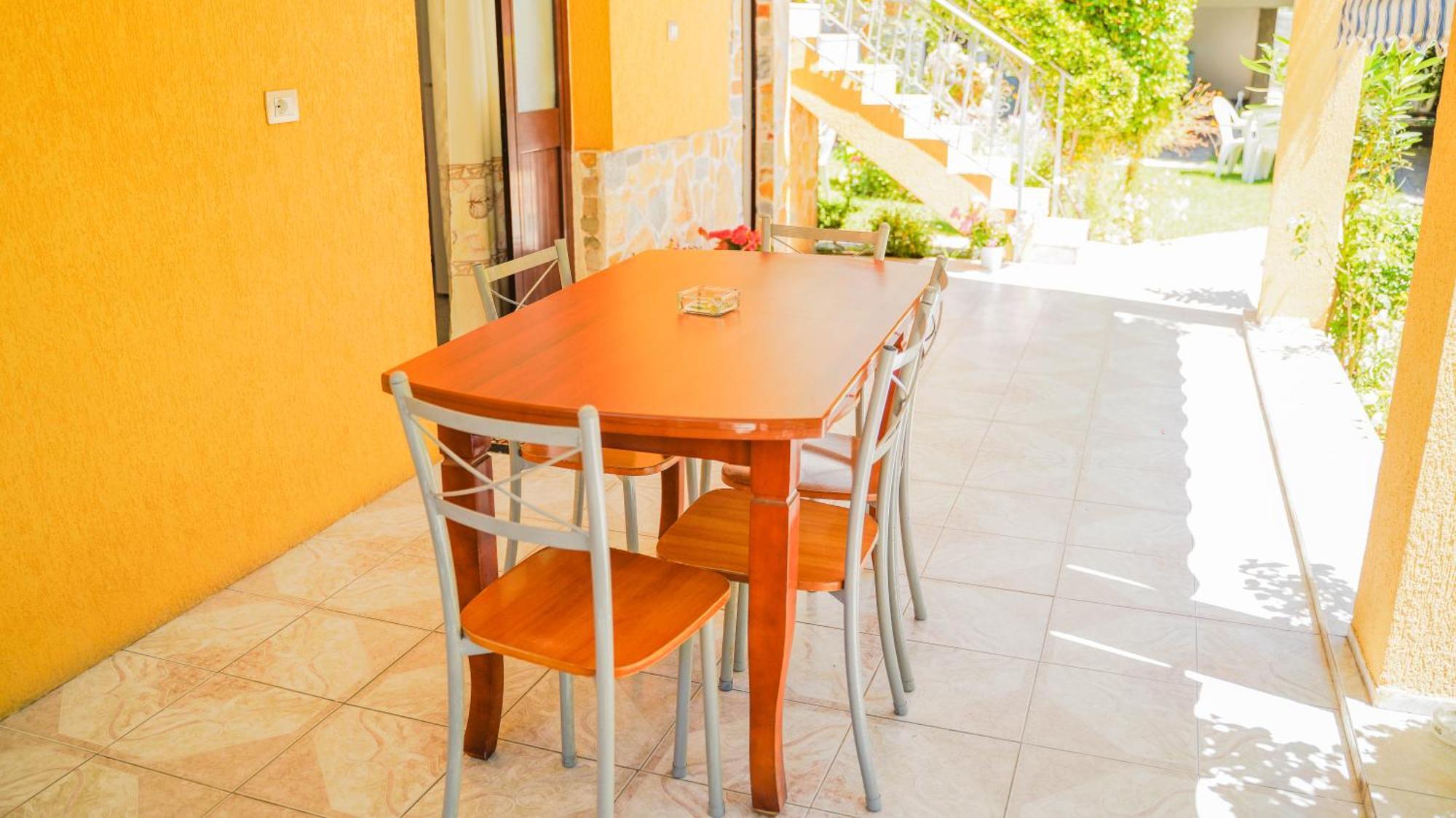 Vila Aliaj Luxury Apartment With 2 Rooms With Private Wonderful Terrace Durrës Buitenkant foto